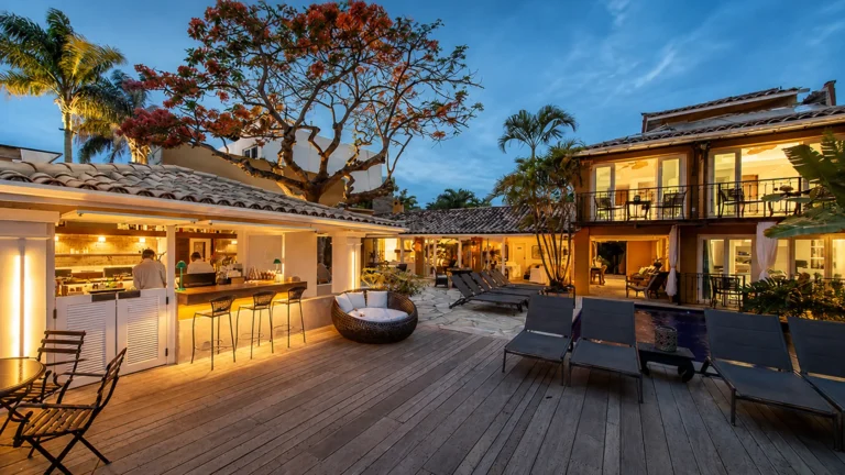 Hotel Vila D’Este em Búzios: como é ficar perto da Rua das Pedras